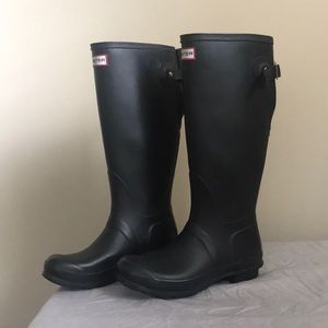 Woman’s Tall Hunter Rain Boots Black Size 7